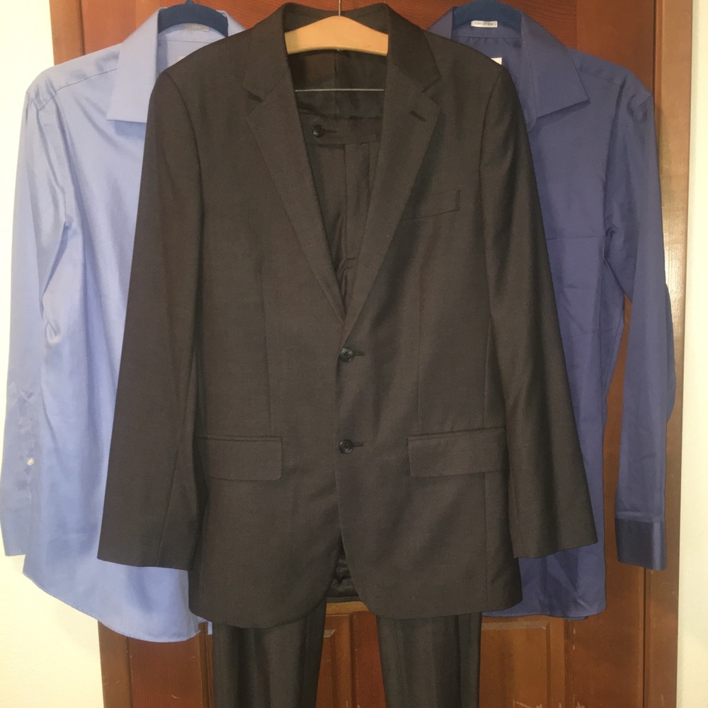 Young Men’s Slimfit Gray Suit & 2 Dress Shirts